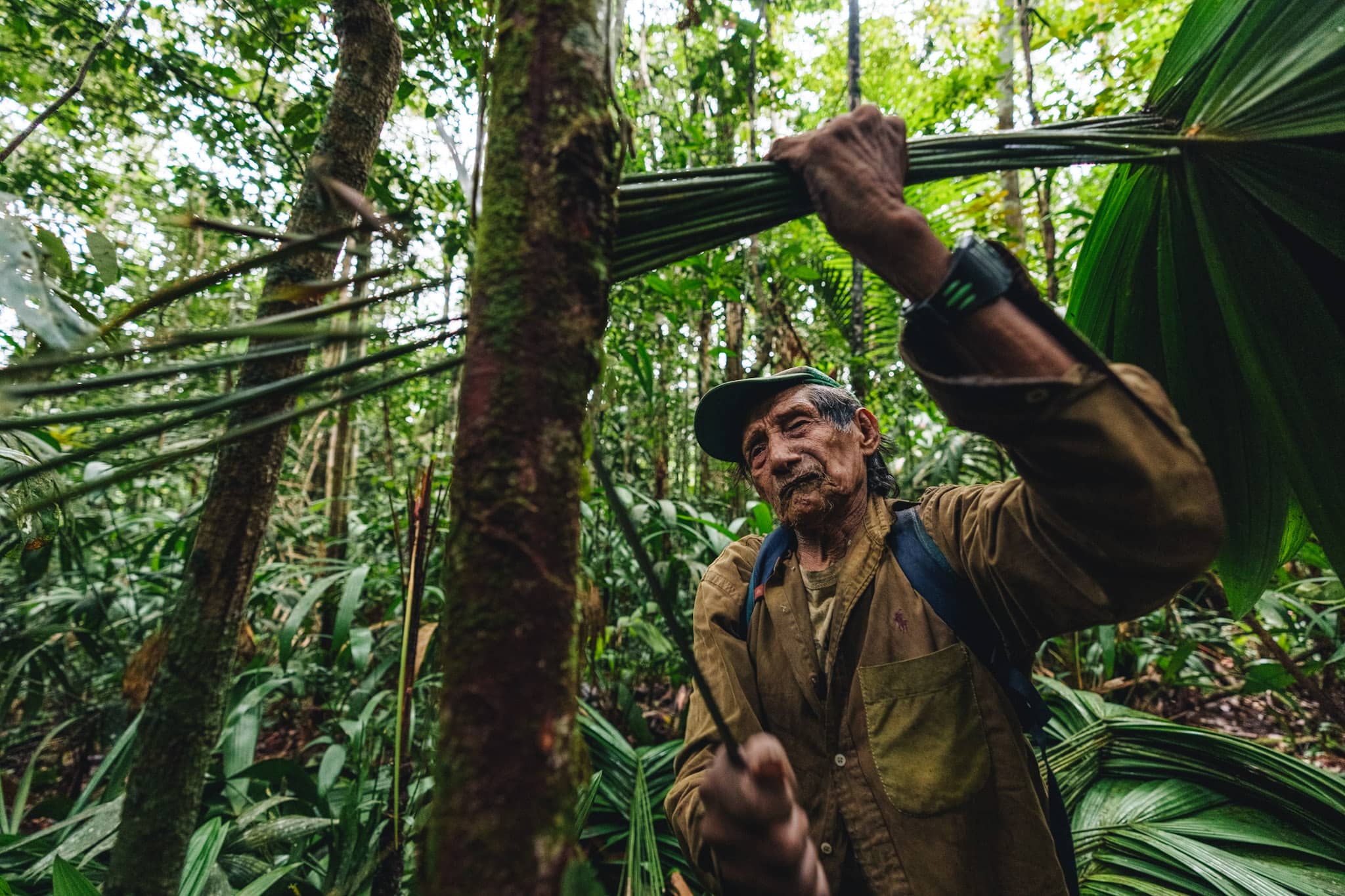 cacique fisi andoke with his machete in the colombian amazon