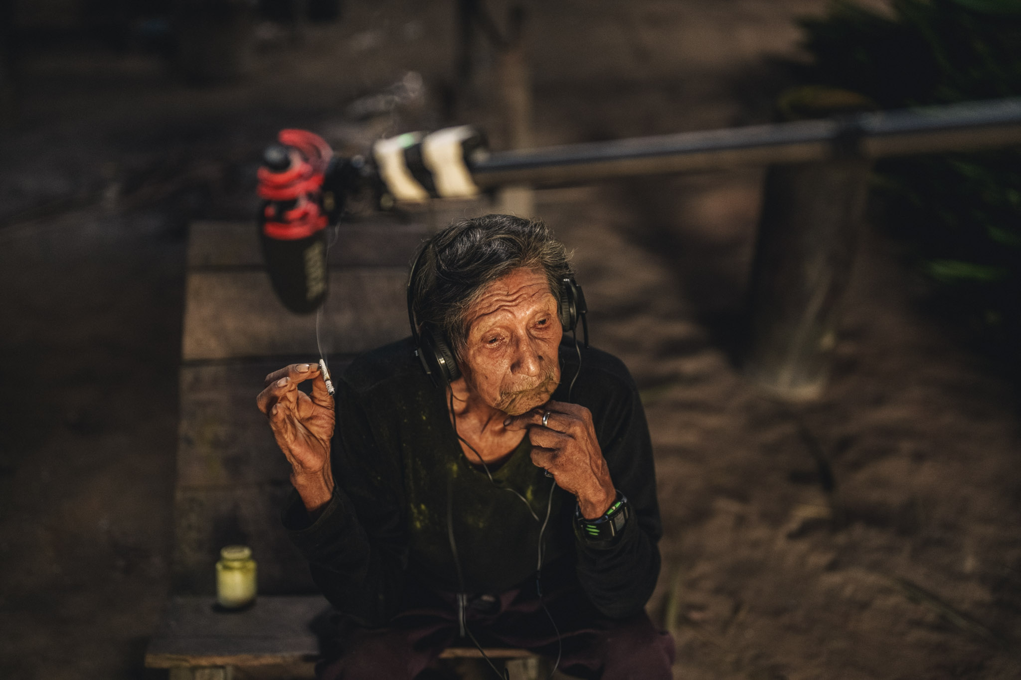 colombian indigenous cacique fisi andoke recording songs and smoking piel roja